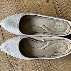 The perfect COMFORTABLE nude flat!